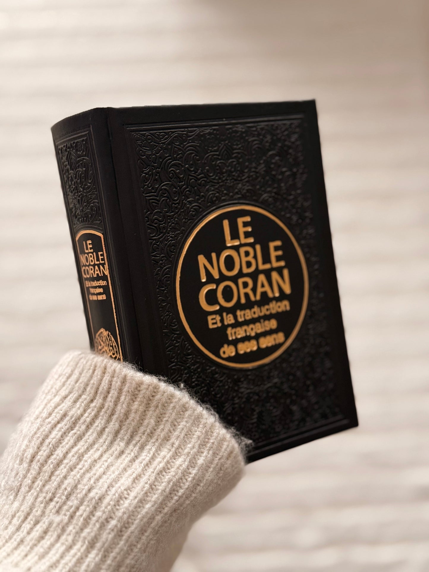 Coran français/arabe noir (12x17cm) + onglets sourates plastifiés holographiques