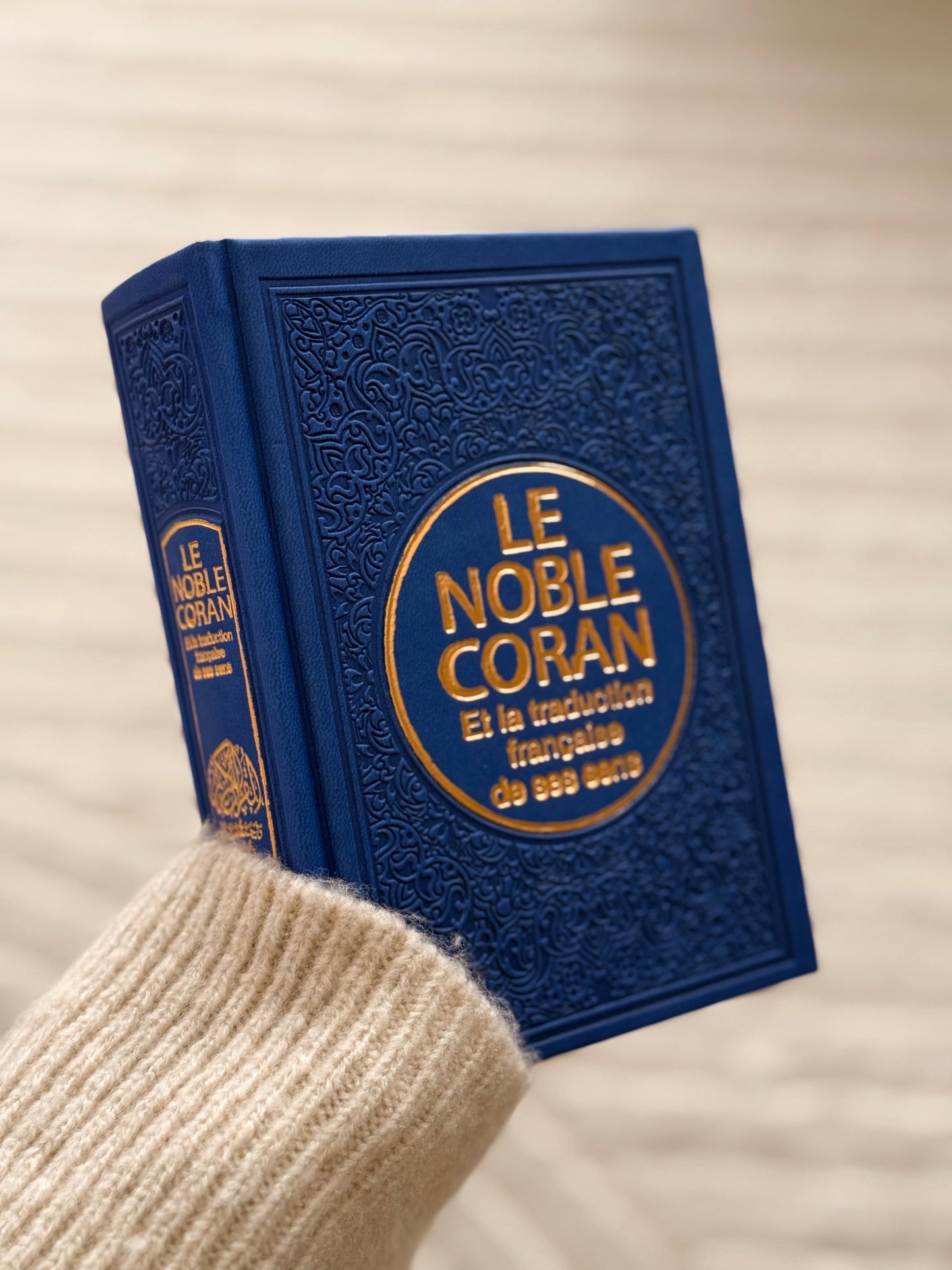 Coran français/arabe bleu roi (12x17cm) + onglets sourates plastifiés holographiques