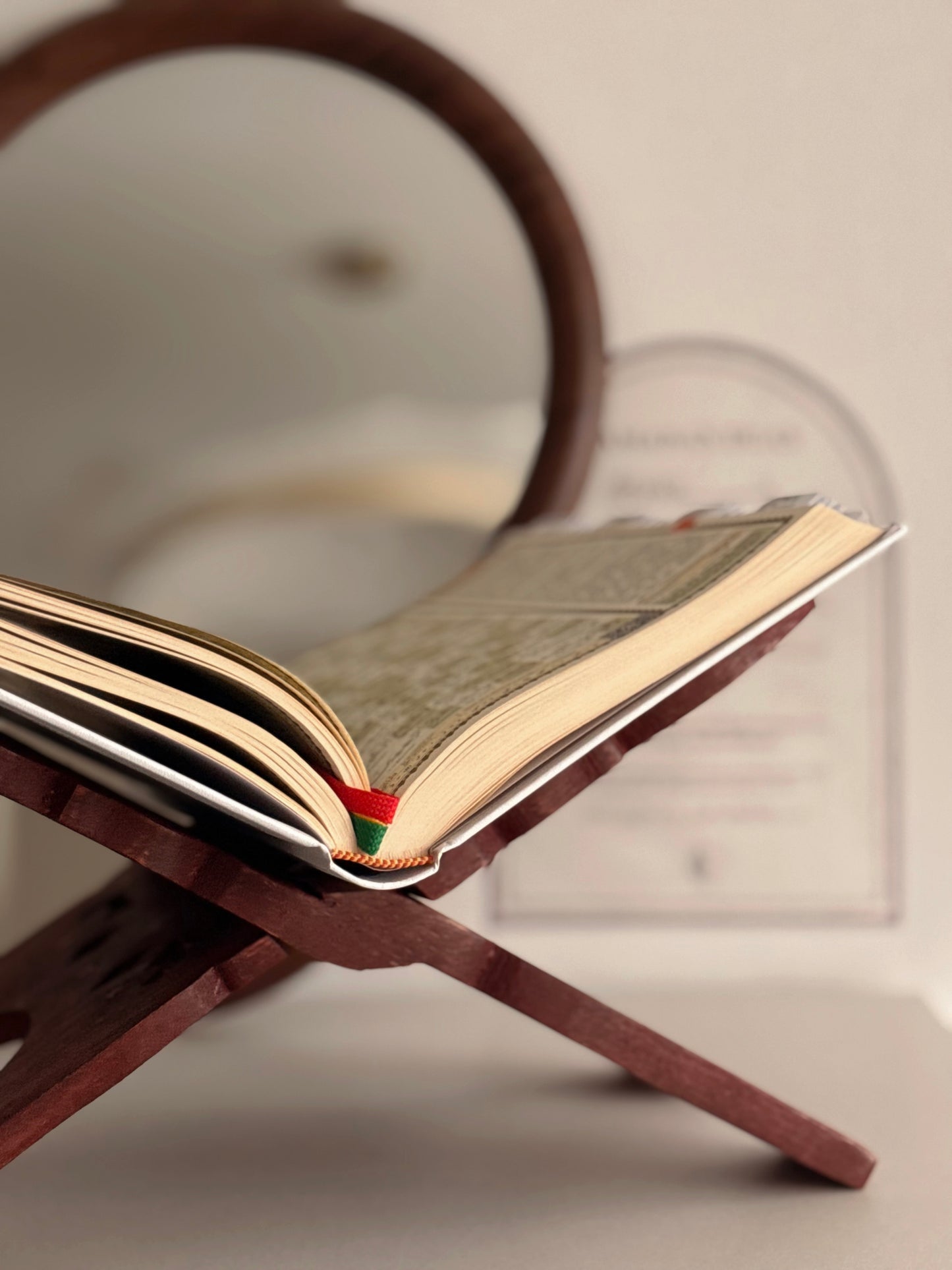 Porte-coran en bois marron