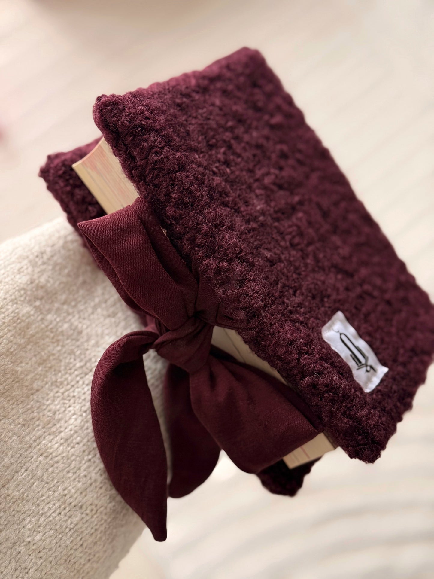 Protège-coran laine bouclé aubergine